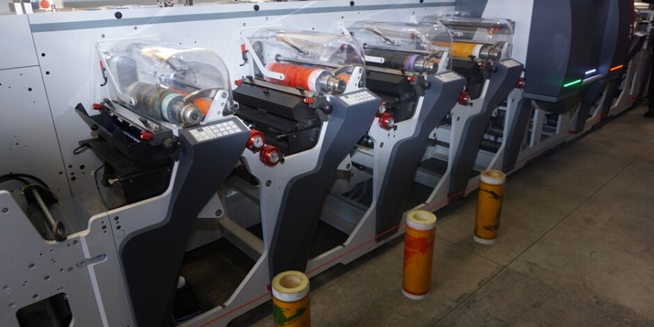 11_Omet_Open-House_Maschine-demonstration_JetPlus_Flexo-units_01_Gallerie-940×627